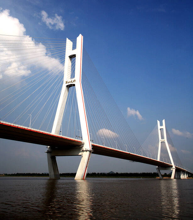 Yangtze River bridge, Jun Shan, Wuhan Yangtze River bridge, Jun Shan, Wuhan